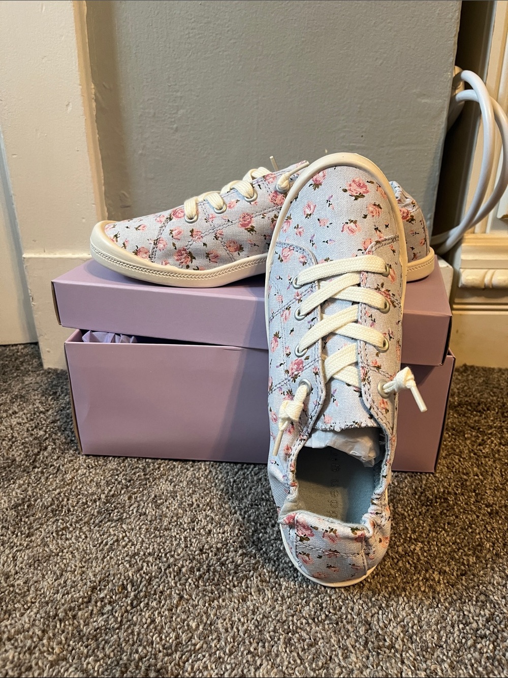 Women’s Floral Lace-Up Canvas Sneakers - Light Blue